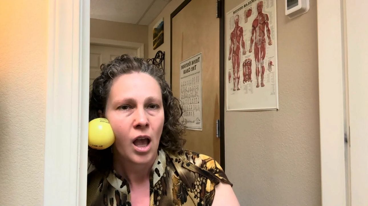 Opening and closing the jaw while massaging the masseter muscle