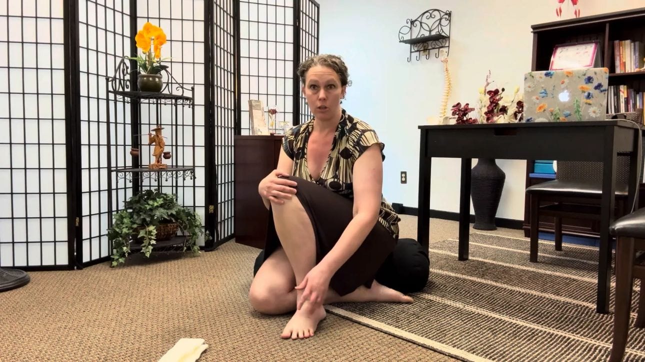 Person actively spreading toes flat on the floor